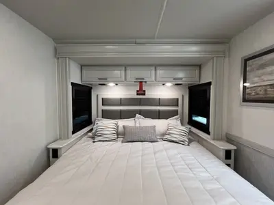 2027 Fleetwood Bounder photo 18