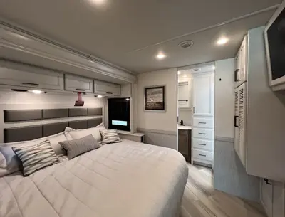 2027 Fleetwood Bounder photo 17