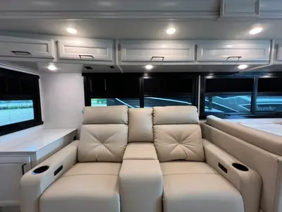 2027 Fleetwood Bounder photo 15