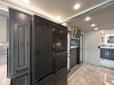 2027 Fleetwood Discovery LXE photo 13