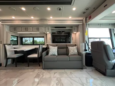 2027 Fleetwood Discovery LXE photo 15