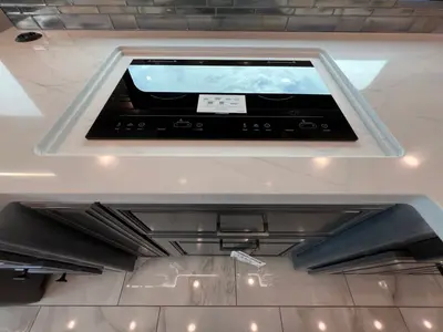 2027 Fleetwood Discovery LXE photo 10