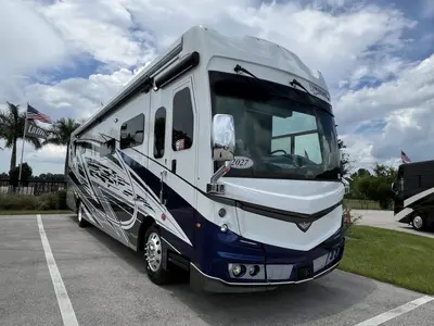 New 2027 Fleetwood Discovery LXE 40M