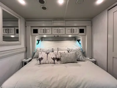 2027 Fleetwood Discovery LXE photo 20