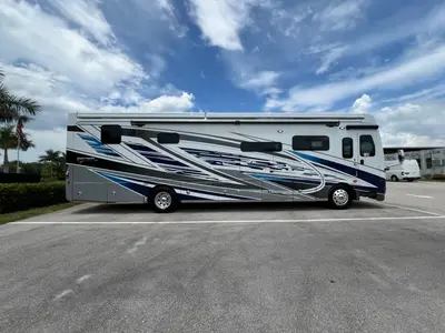 2027 Fleetwood Discovery LXE photo 26
