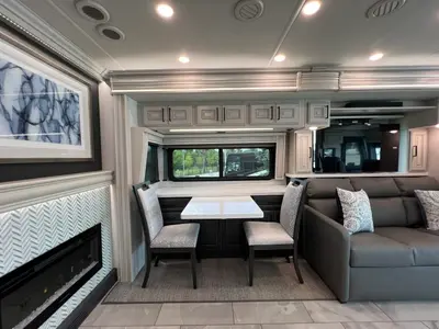 2027 Fleetwood Discovery LXE photo 16