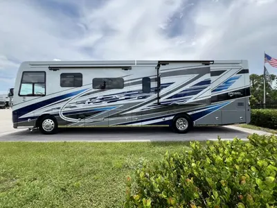 2027 Fleetwood Discovery LXE photo 29