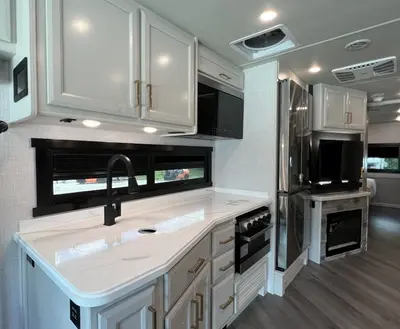 2027 Fleetwood Bounder photo 8