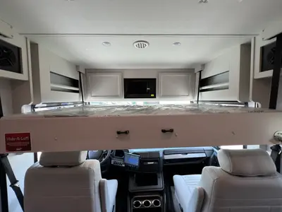 2027 Fleetwood Bounder photo 4
