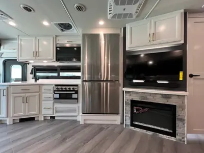 2027 Fleetwood Bounder photo 7