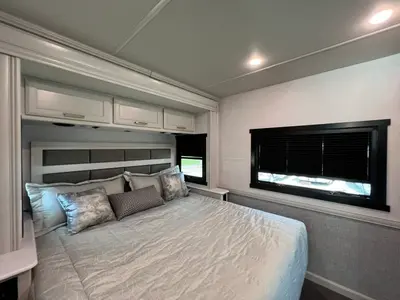 2027 Fleetwood Bounder photo 15