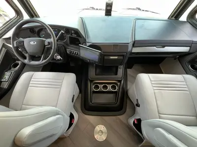 2027 Fleetwood Bounder photo 2