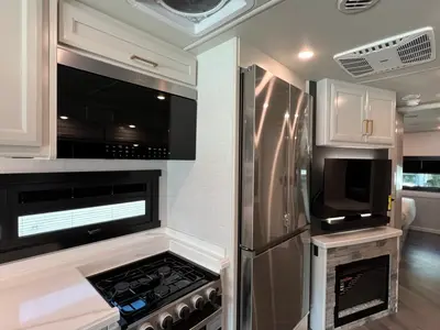 2027 Fleetwood Bounder photo 11