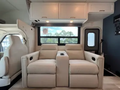 2027 Thor Motor Coach Quantum photo 14
