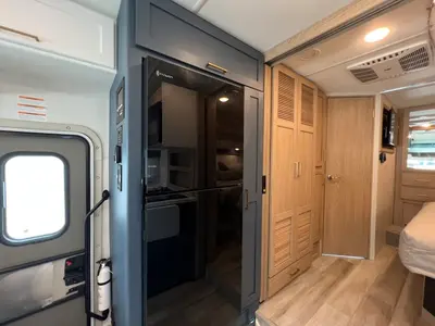 2027 Thor Motor Coach Quantum photo 12