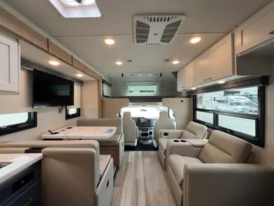 2027 Thor Motor Coach Quantum photo 3