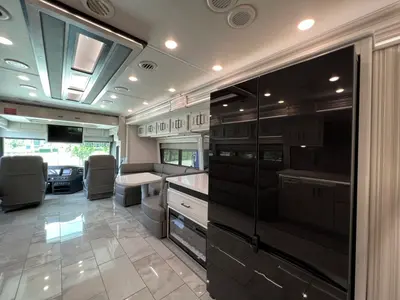 2027 Fleetwood Discovery LXE photo 14