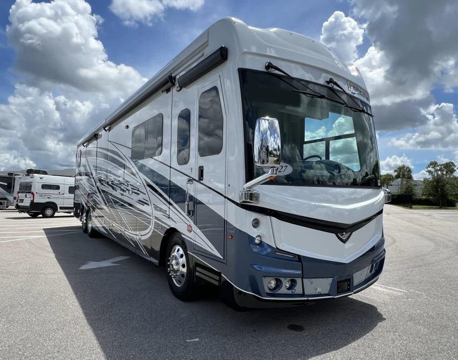 2027 Fleetwood Discovery LXE exterior