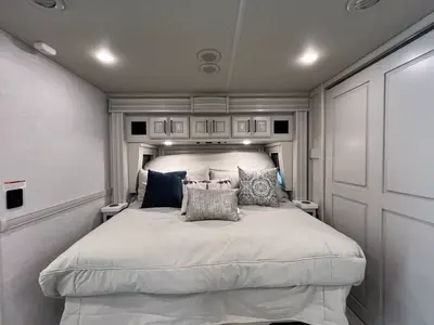 2027 Fleetwood Discovery LXE photo 20