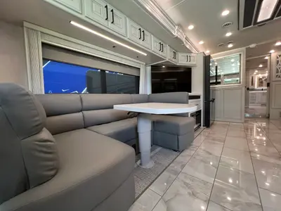2027 Fleetwood Discovery LXE photo 15