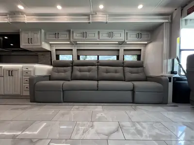 2027 Fleetwood Discovery LXE photo 7