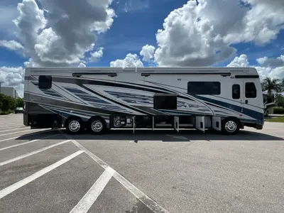 2027 Fleetwood Discovery LXE photo 28