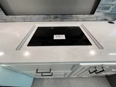 2027 Fleetwood Discovery LXE photo 11