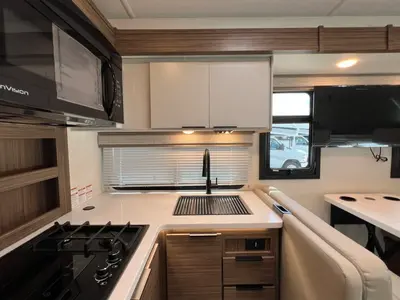 2027 Thor Motor Coach Quantum photo 8