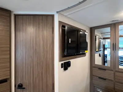 2027 Thor Motor Coach Quantum photo 19