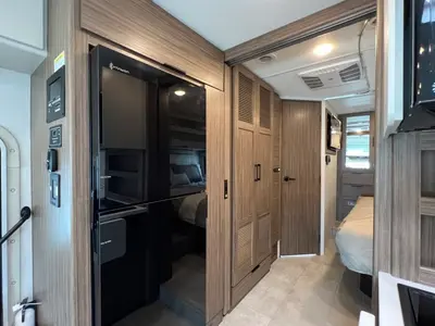 2027 Thor Motor Coach Quantum photo 12