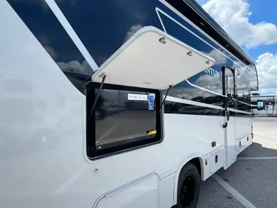 2027 Thor Motor Coach Quantum photo 25