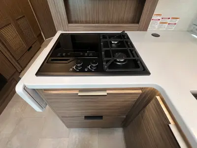 2027 Thor Motor Coach Quantum photo 10