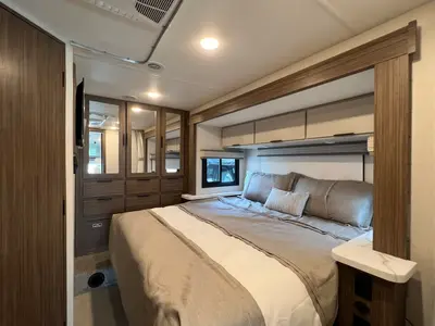 2027 Thor Motor Coach Quantum photo 18