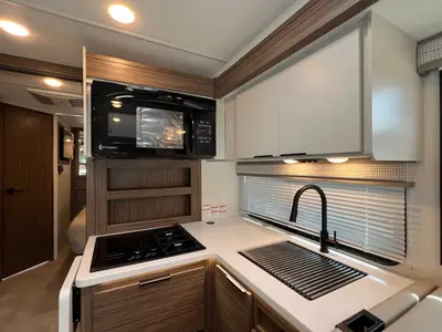 2027 Thor Motor Coach Quantum photo 9