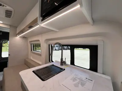 2027 Thor Motor Coach Talavera photo 7