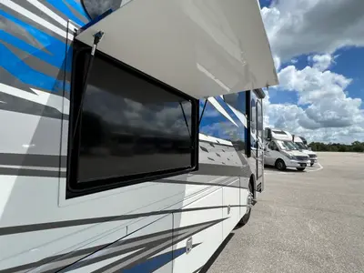 2027 Fleetwood Discovery photo 29