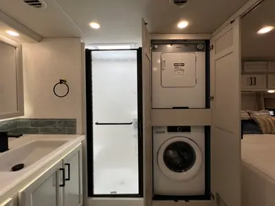 2027 Fleetwood Discovery photo 26