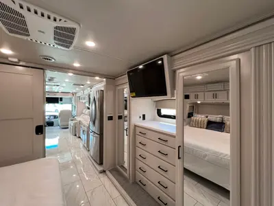 2027 Fleetwood Discovery photo 21