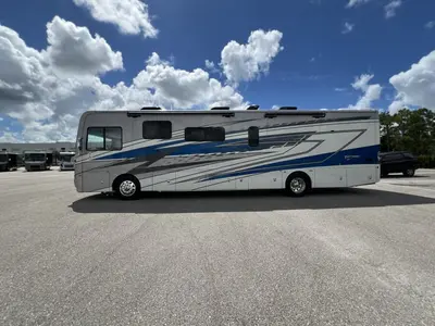2027 Fleetwood Discovery photo 30