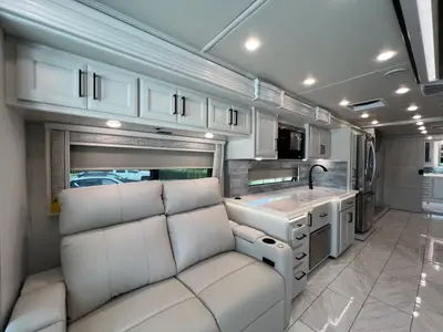 2027 Fleetwood Discovery photo 6