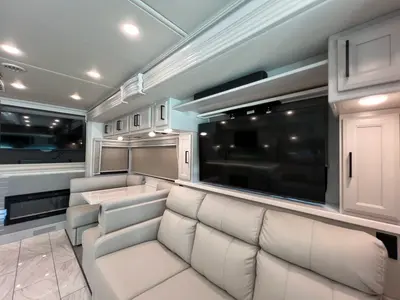 2027 Fleetwood Discovery photo 13