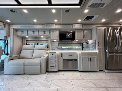 2027 Fleetwood Discovery photo 7