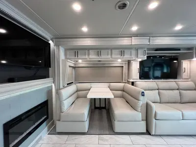 2027 Fleetwood Discovery photo 15