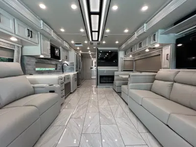 2027 Fleetwood Discovery photo 5