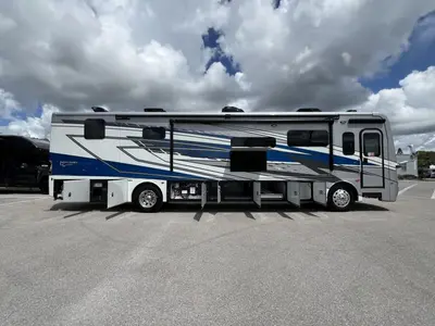 2027 Fleetwood Discovery photo 28