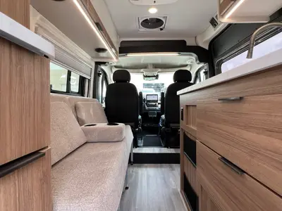 2027 Thor Motor Coach Rize photo 4