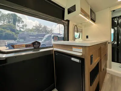 2027 Thor Motor Coach Rize photo 7