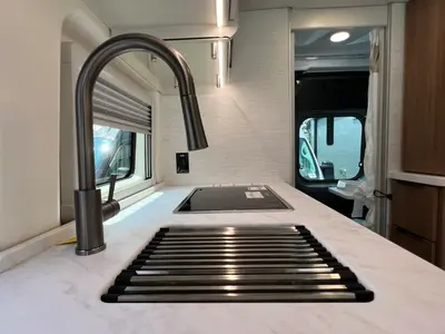 2027 Thor Motor Coach Rize photo 10