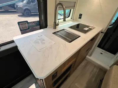 2027 Thor Motor Coach Rize photo 8