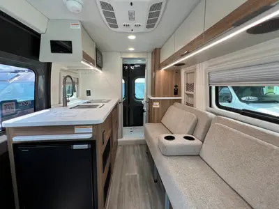 2027 Thor Motor Coach Rize photo 6